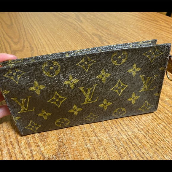 Louis Vuitton Bucket GM pouch! - Picture 10 of 14